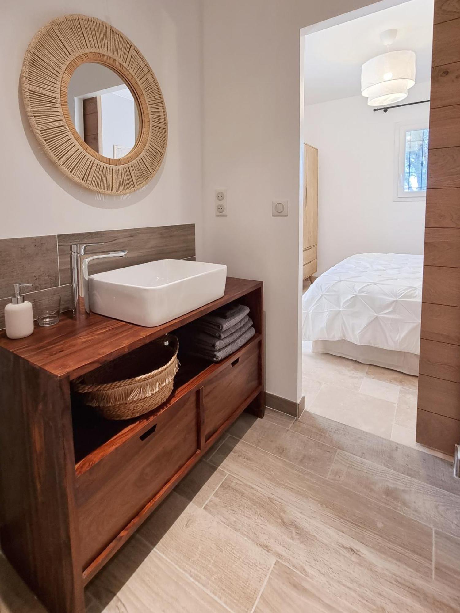 페른느 레 퐁텐느 Cosy En Provence - Piscine Chauffee De Mai A Septembre B&B 객실 사진