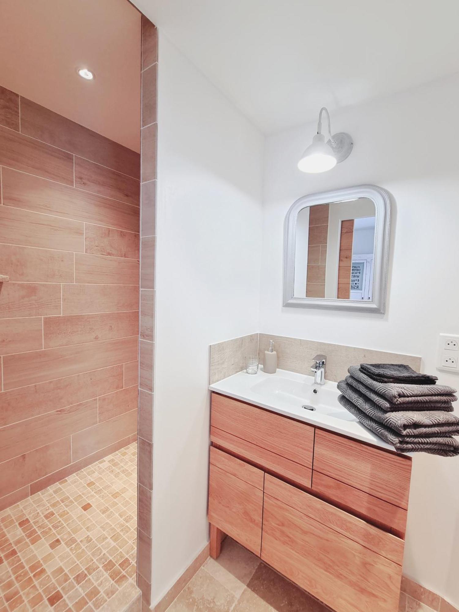 페른느 레 퐁텐느 Cosy En Provence - Piscine Chauffee De Mai A Septembre B&B 객실 사진